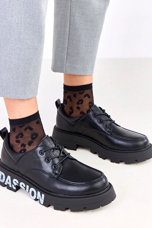 Schwarze Damenhalbschuhe mit Muster...