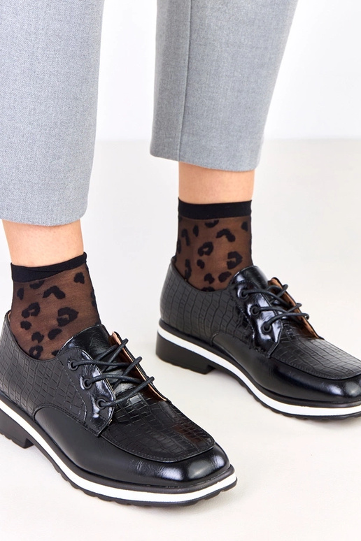 Schwarze Halbschuhe mit Prägung und...