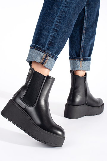 schZuarze Farbe Frauen Schuhe auf einem Keil 2