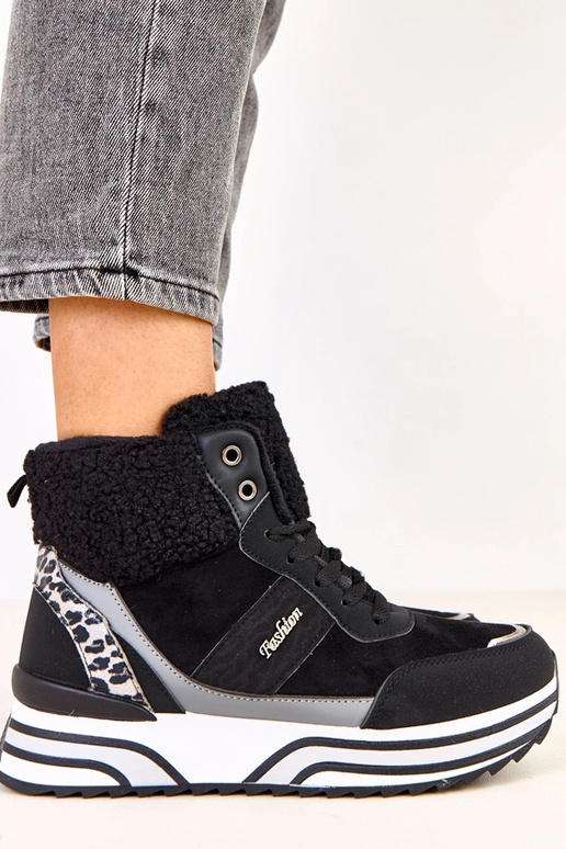 Schwarze hohe warme Sneakers mit Fell...