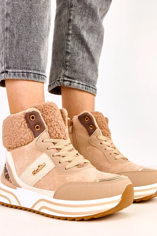 Dunkel-sandfarbene hohe warme...