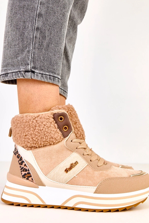 Dunkel-sandfarbene hohe warme...