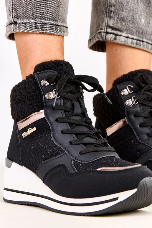 Schwarze hohe warme Sneakers mit...