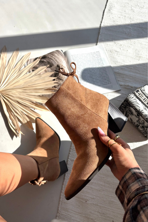 Damenstiefel mit stilvollen Details braune Farbe Halisse