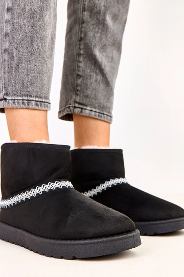 Schwarze niedrige Schneestiefel aus Kunstvelours, Karolla 2