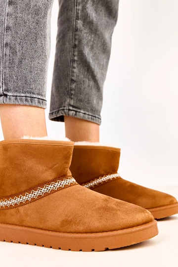 Karamellfarbene niedrige Schneestiefel aus Kunstvelours, Karolla 2
