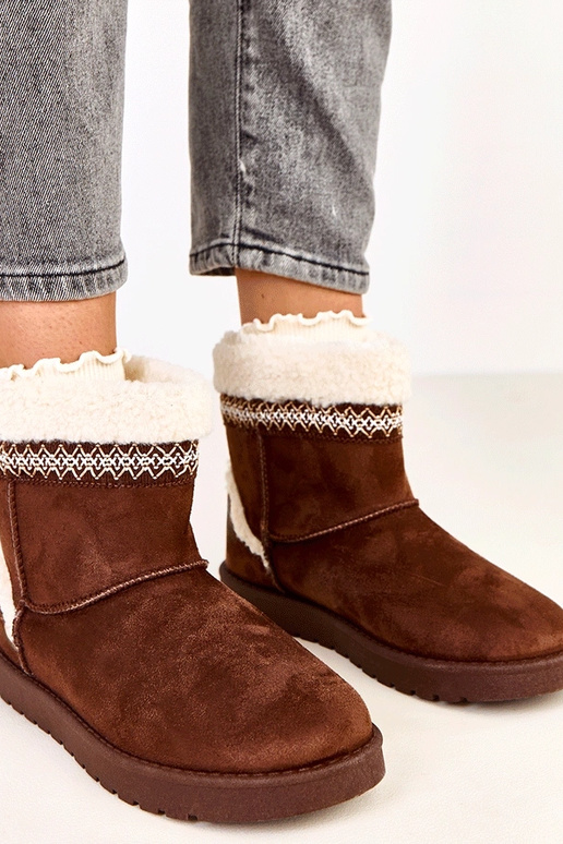 Braune niedrige Schneestiefel mit... Braune niedrige Schneestiefel mit...