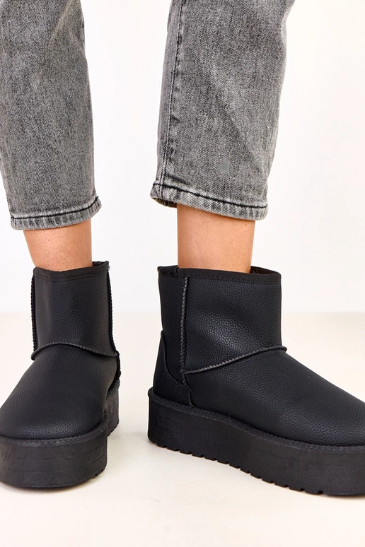 Schwarze niedrige Schneestiefel mit... Schwarze niedrige Schneestiefel mit...