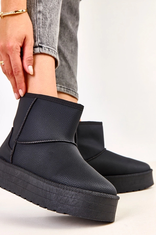 Schwarze niedrige Schneestiefel mit... Schwarze niedrige Schneestiefel mit...