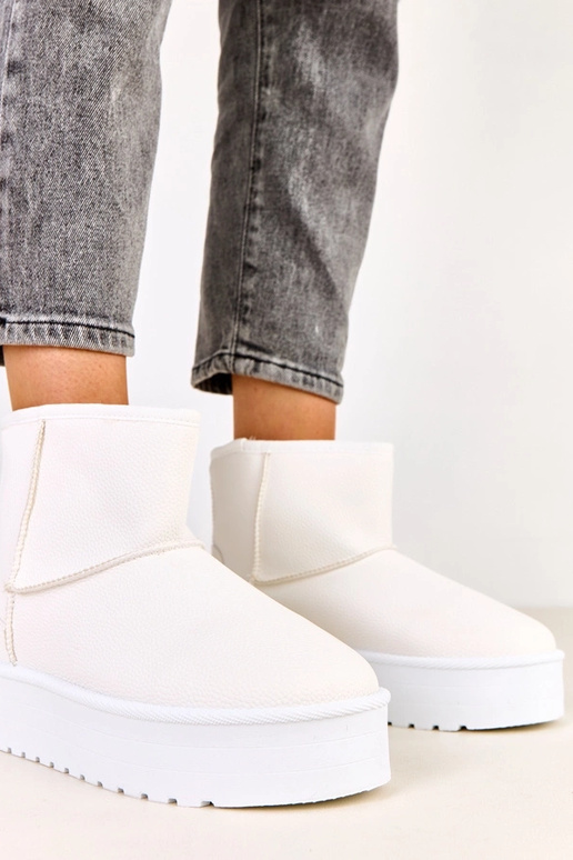 Weiße niedrige Schneestiefel mit... Weiße niedrige Schneestiefel mit...