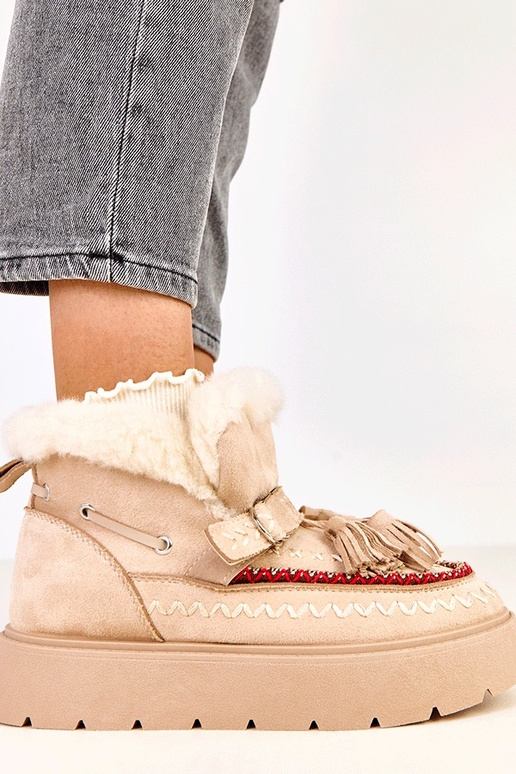 Beige Schneestiefel mit Plateausohle... Beige Schneestiefel mit Plateausohle...
