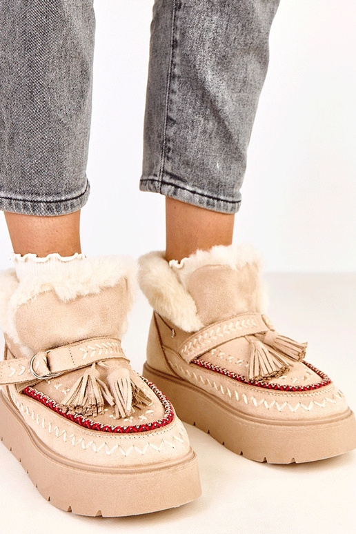 Beige Schneestiefel mit Plateausohle... Beige Schneestiefel mit Plateausohle...
