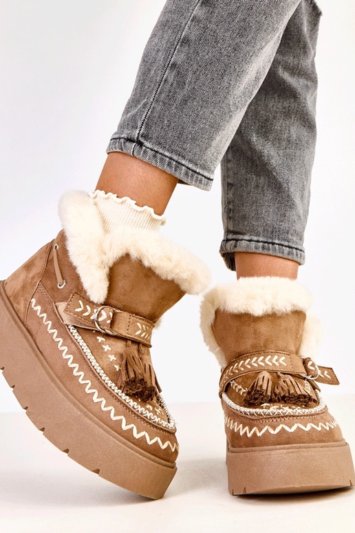 Hellbraune Schneestiefel mit... Hellbraune Schneestiefel mit...