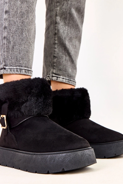 Schwarze Schneestiefel mit... Schwarze Schneestiefel mit...