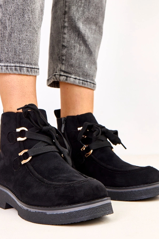 Schwarze warme Stiefel mit... Schwarze warme Stiefel mit...