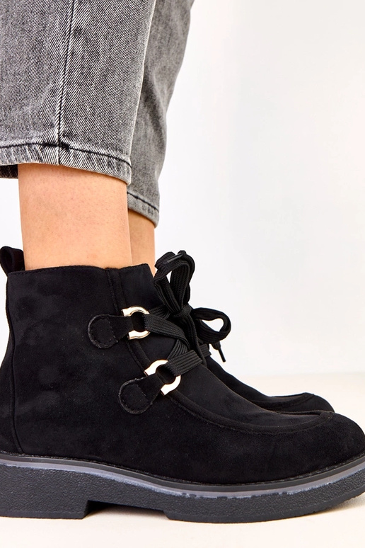 Schwarze warme Stiefel mit... Schwarze warme Stiefel mit...