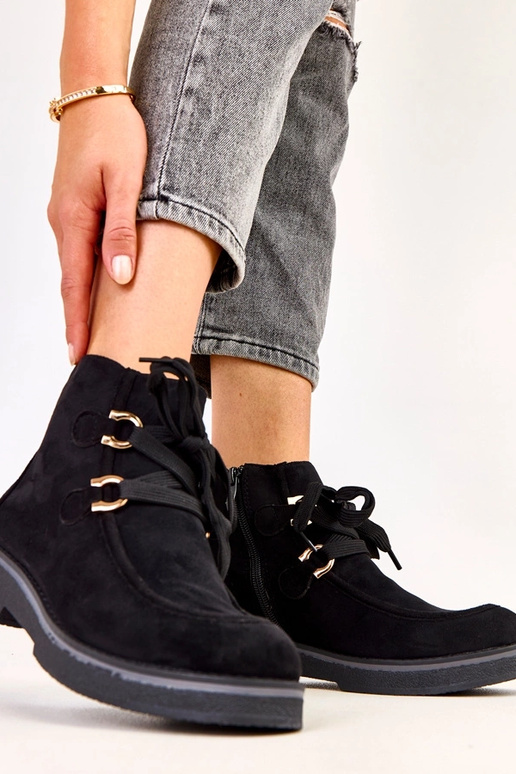 Schwarze warme Stiefel mit... Schwarze warme Stiefel mit...