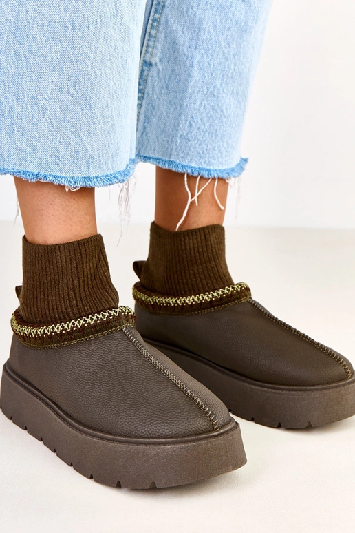 Grüne Schneestiefel mit Sockenform... Grüne Schneestiefel mit Sockenform...