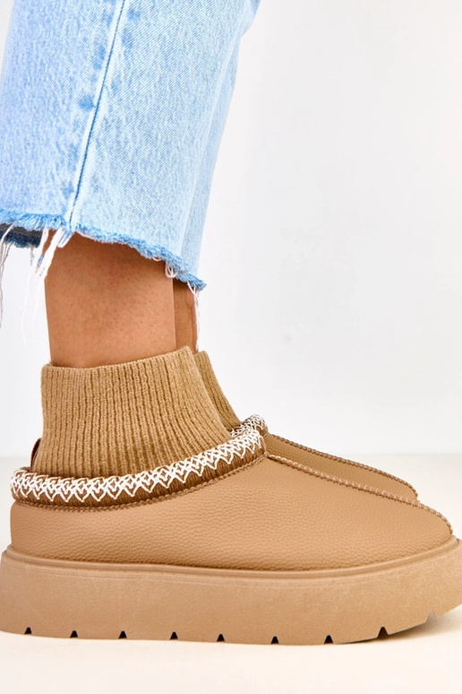Braune Schneestiefel mit Sockenform... Braune Schneestiefel mit Sockenform...