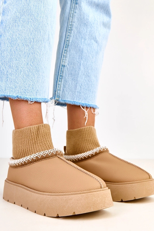 Braune Schneestiefel mit Sockenform... Braune Schneestiefel mit Sockenform...
