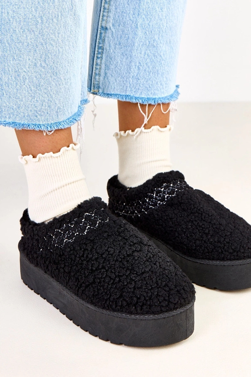Schwarze flache Schneestiefel mit... Schwarze flache Schneestiefel mit...