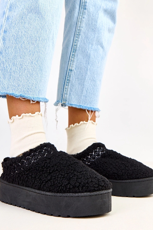 Schwarze flache Schneestiefel mit... Schwarze flache Schneestiefel mit...
