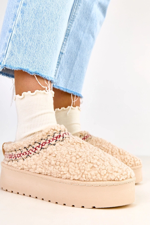 Beige flache Schneestiefel mit... Beige flache Schneestiefel mit...