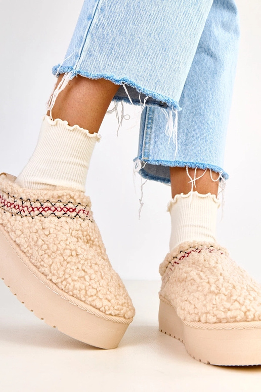 Beige flache Schneestiefel mit... Beige flache Schneestiefel mit...