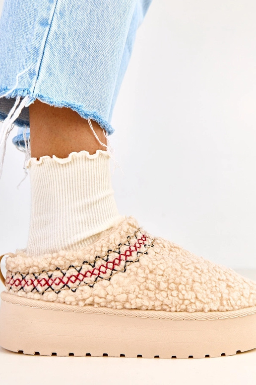 Beige flache Schneestiefel mit... Beige flache Schneestiefel mit...