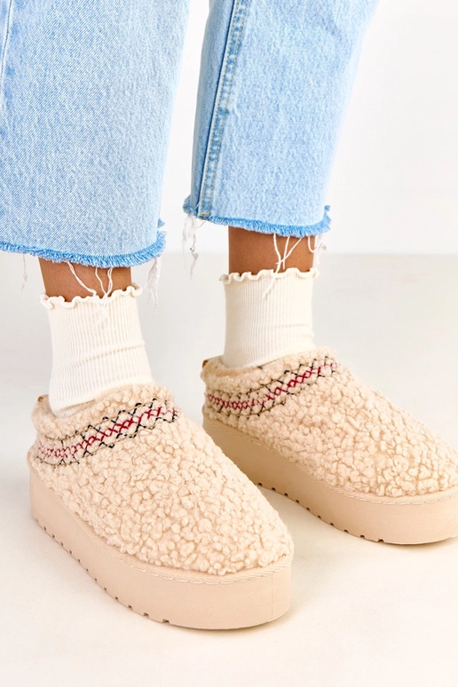 Beige flache Schneestiefel mit... Beige flache Schneestiefel mit...