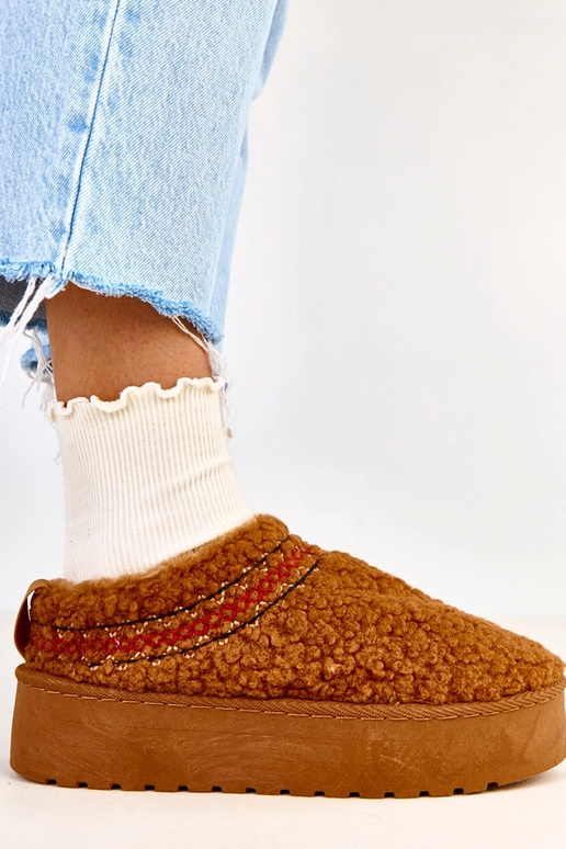 Braune flache Schneestiefel mit... Braune flache Schneestiefel mit...
