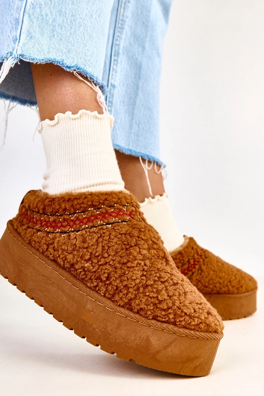 Braune flache Schneestiefel mit... Braune flache Schneestiefel mit...