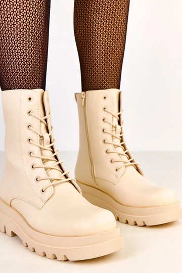 Sandfarbene klassische Damenstiefel aus Kunstleder Nargila