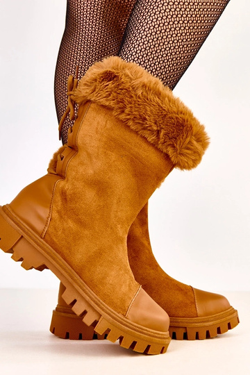 Sandfarbene Stiefeletten mit Kunstwildleder-Schaft und Fell Satisa