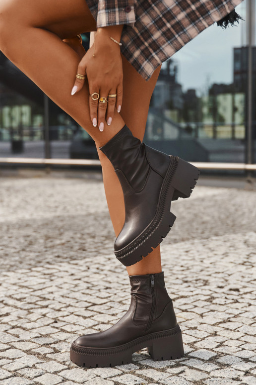 Damenstiefeletten mit massiven Absätzen und Plattform aus braunem Eko-Leder Elvianne Damenstiefeletten mit massiven Absätzen und Plattform aus braunem Eko-Leder Elvianne