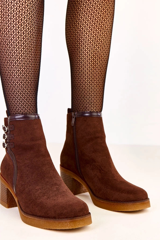 Braune Stiefeletten auf Absatz mit...