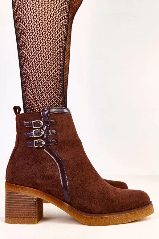 Braune Stiefeletten auf Absatz mit...