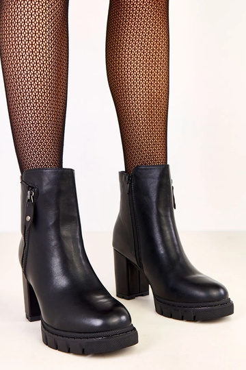 Schwarze Stiefeletten auf Absatz mit dekorativem Reißverschluss Kolles