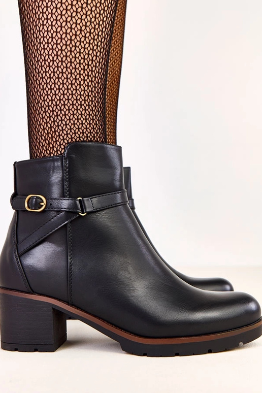 Schwarze Ankle Boots mit niedrigem...