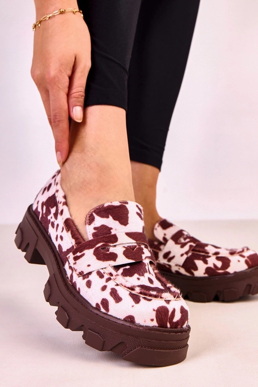 Braune Damenmokassins mit Kuhflecken...