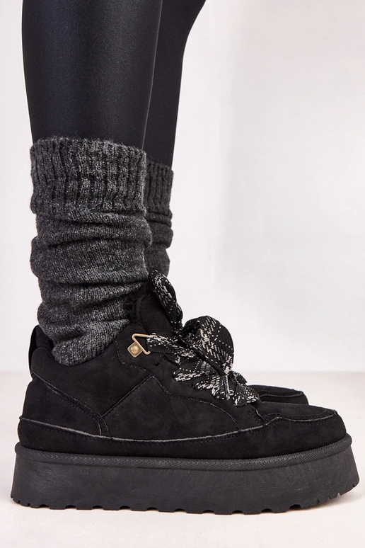 Schwarze warme Sportschuhe mit dicken...