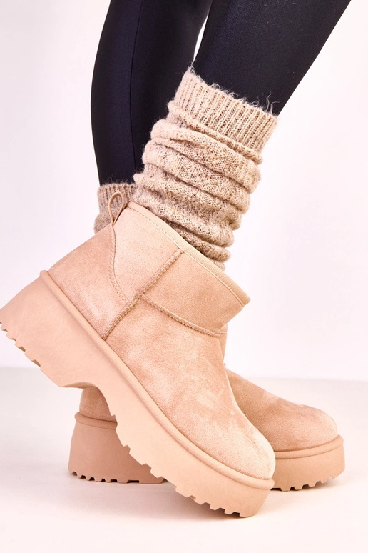 Sandfarben niedrige Schneestiefel aus... Sandfarben niedrige Schneestiefel aus...