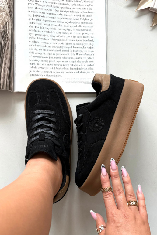 Sneakers Stilvollllschuhe Feminin mit einer Plattform Big Star SS274761 schZuarze Farbe