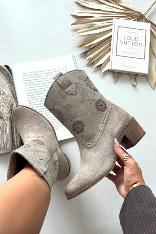 aus INildleder Haut Damenstiefel mit durchbrochenen Elementen mit Absätzen Zazoo 3844 Cappuccino-Farbe