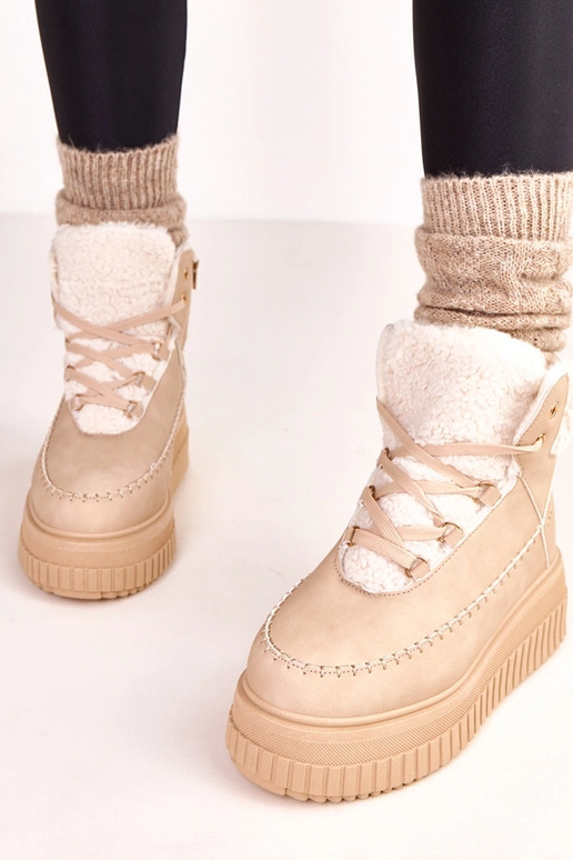 Braune warme Sportschuhe auf...