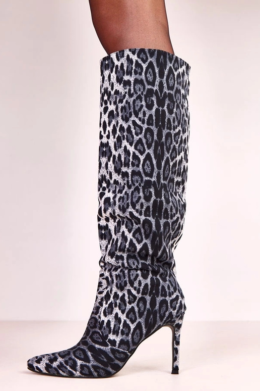 Czarne panterkowe kozaki na szpilce... Czarne panterkowe kozaki na szpilce...