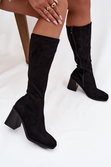 Damen Stiefel auf hohem Blockabsatz aus Kunstvelours in Schwarz Traven