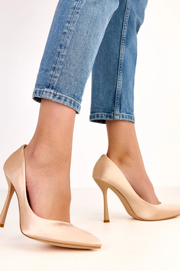 Sandfarbene Pumps mit...