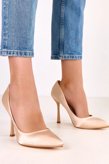 Sandfarbene Pumps mit... 2