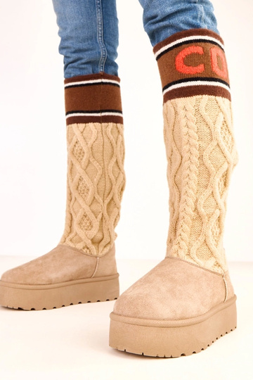 Beige Schneestiefel mit...